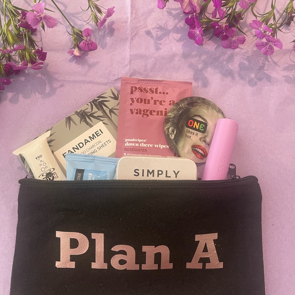 New Drop “PLAN A” bag don’t trust PlanB filled for a great night over ❤️💋Xoxo💋 - Picture 3 of 4